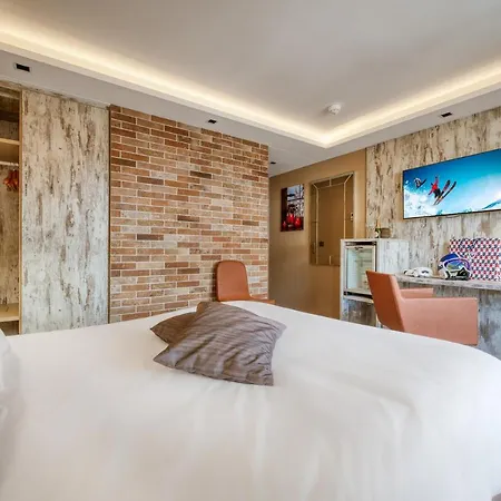 Le Tremplin Отель 4*